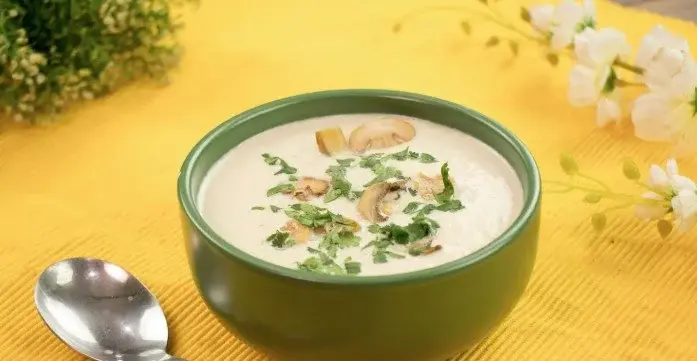 طريقة عمل شوربة فراخ بالكريمة والنعناع