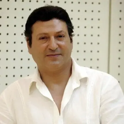 نقل الفنان محمد الحلو إلى العناية المركزة.. نجله يستغيث بالجمهور: ادعوا لأبويا