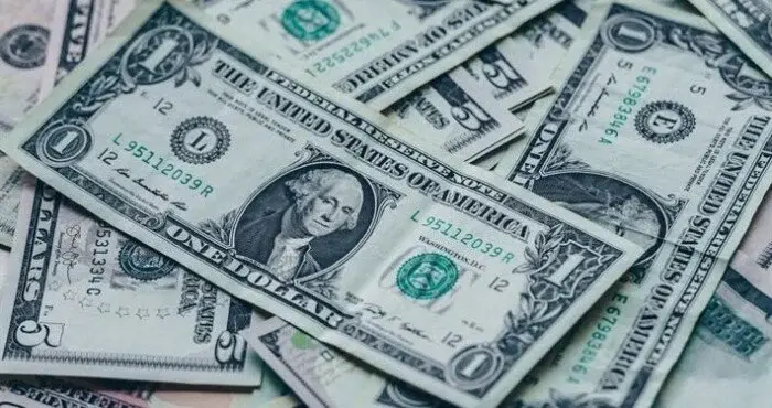 تراجع سعر الدولار بختام تعاملات اليوم