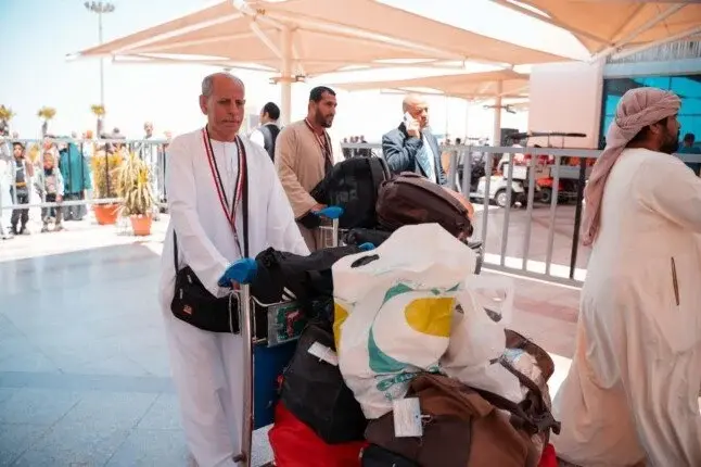 مصر للطيران تنقل 4900 حاج إلى الأراضي المقدسة - elaosboa35961 1