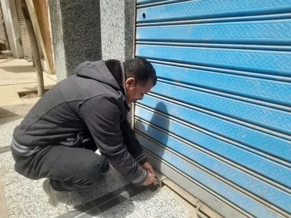 غلق وتشميع 16 محلاً مخالفًا في وسط المنيا