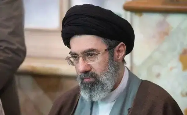 من هو مجتبى خامنئي المرشد الثالث للجمهورية الإسلامية؟