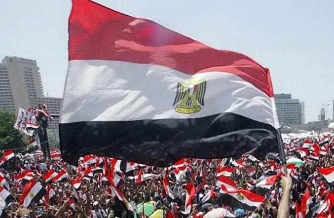 أطلق الفنان بهاء سلطان أحدث أغانيه الوطنية بعنوان تعيشي يا مصر