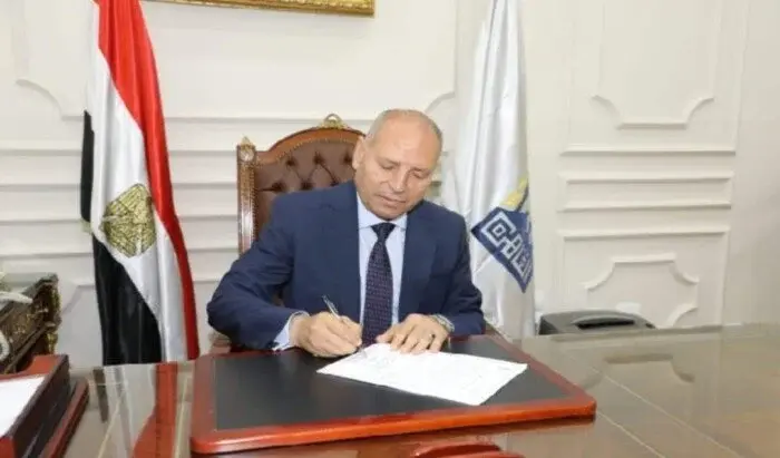 محافظ القاهرة يعلن تطبيق نظام العمل أونلاين