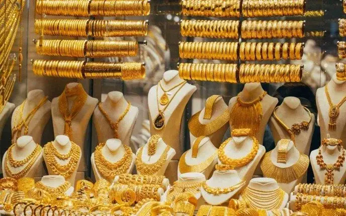 الذهب يواصل الهبوط.. كم سجل عيار 21 مساء اليوم؟