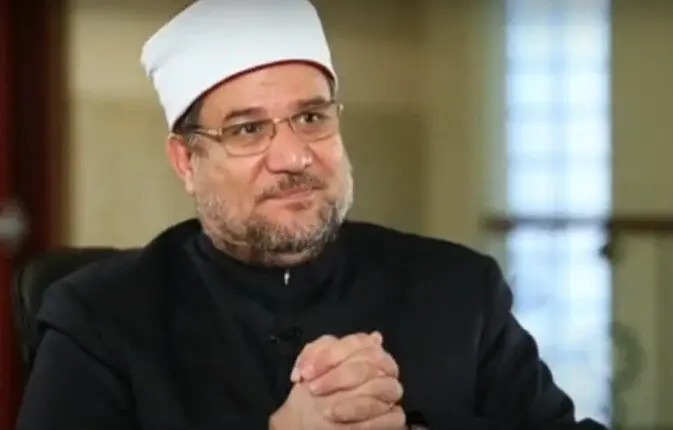 جمعة يحذر من الهواتف الذكية: نافذة للخيانة الزوجية