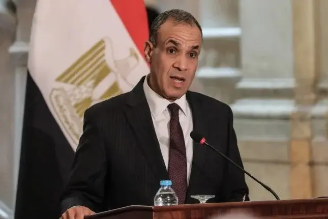وزير الخارجية يطمئن على أوضاع المصريين بالخليج العربي والأردن