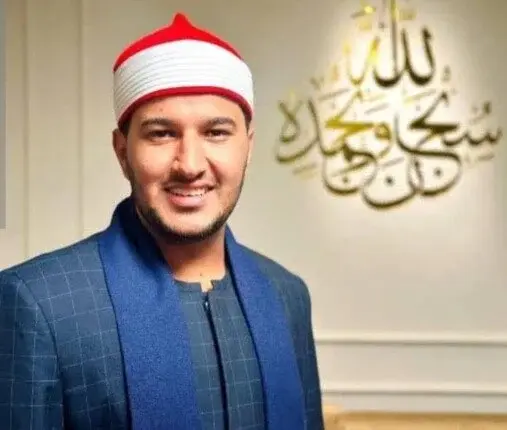 محافظ بني سويف يهنئ بلال سيف بصدارة مسابقة القرآن الدولية بتنزانيا