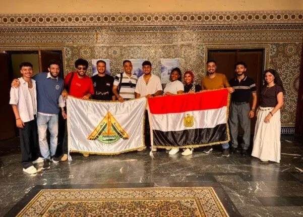جامعة بنها تمثل مصر بالمهرجان الدولي للمسرح الجامعي بالمغرب بعرض «أصحاب الأرض»