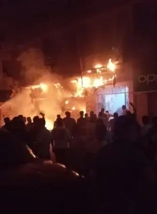 حريق هائل يلتهم مطعماً شهيراً بالمنيا
