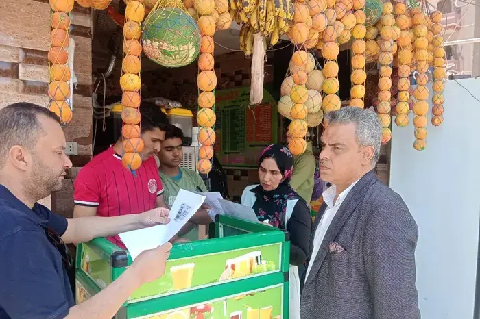 ضبط عبوات من مادة أكسيد التيتانيوم داخل عصارات بالدقهلية خلال حملة تموينية