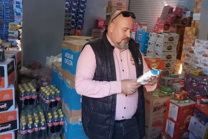 ضبط أكثر من 7000 عبوة وسلعة غذائية مجهولة المصدر خلال حملة تموينية بكفر الشيخ
