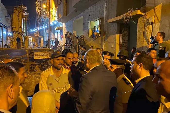 محافظ كفر الشيخ يتابع تداعيات انهيار عقار بيلا ويوجه بسرعة فحص أسبابه