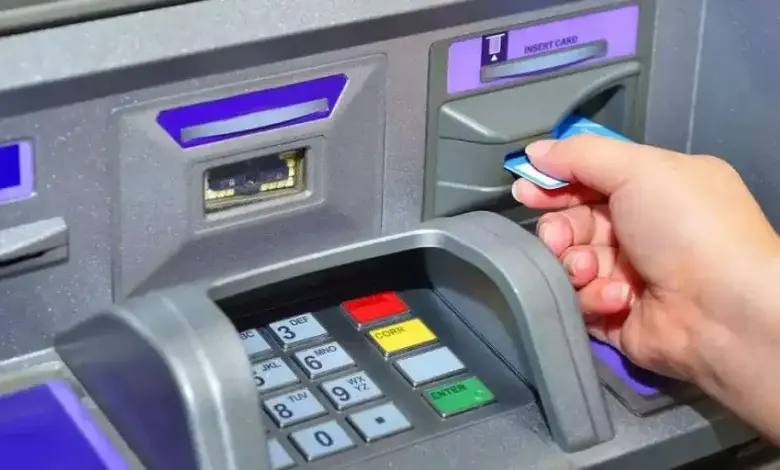 أخطاء شائعة تتسبب في سحب الـATM للفيزا وخطوات استرجاعها