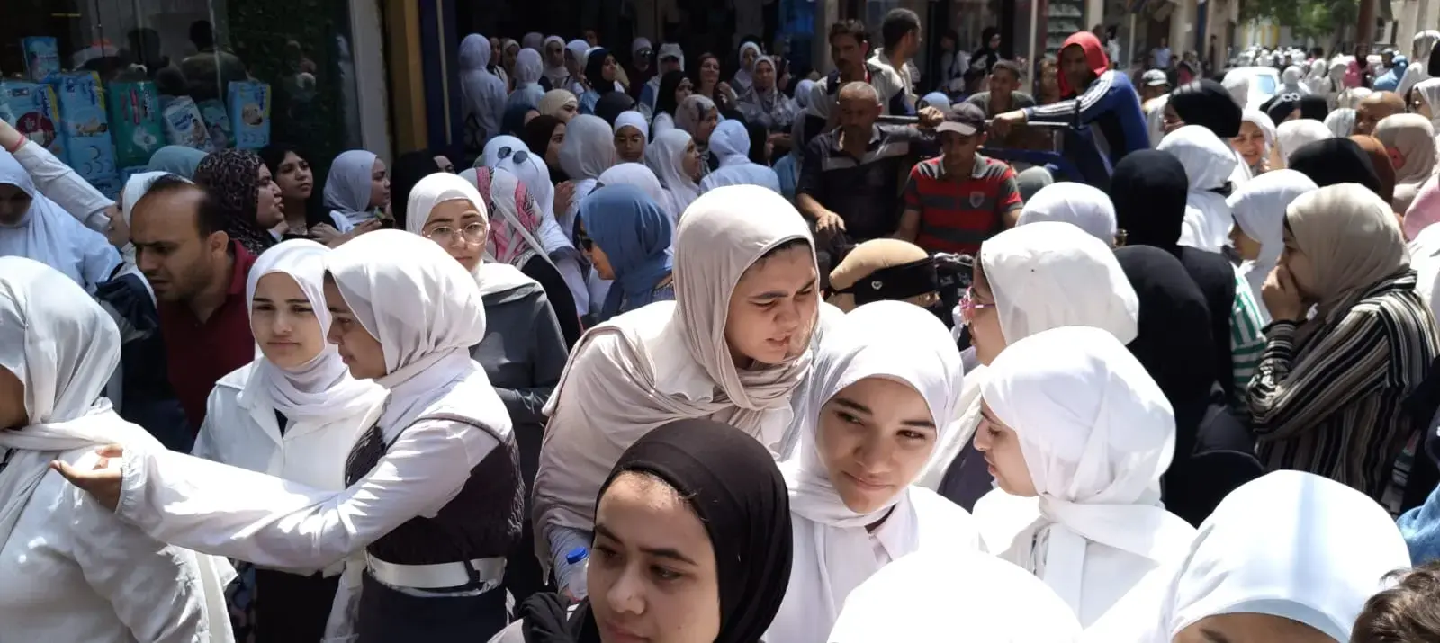 التعليم.. تنفي شائعة إحالة واضع امتحان العربي بالثانوية العامة للتحقيق