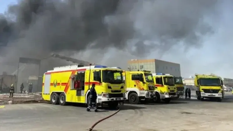 أبوظبي: إخماد حريق بمنشأة نفطية بعد هجوم بطائرة مسيّرة في الرويس