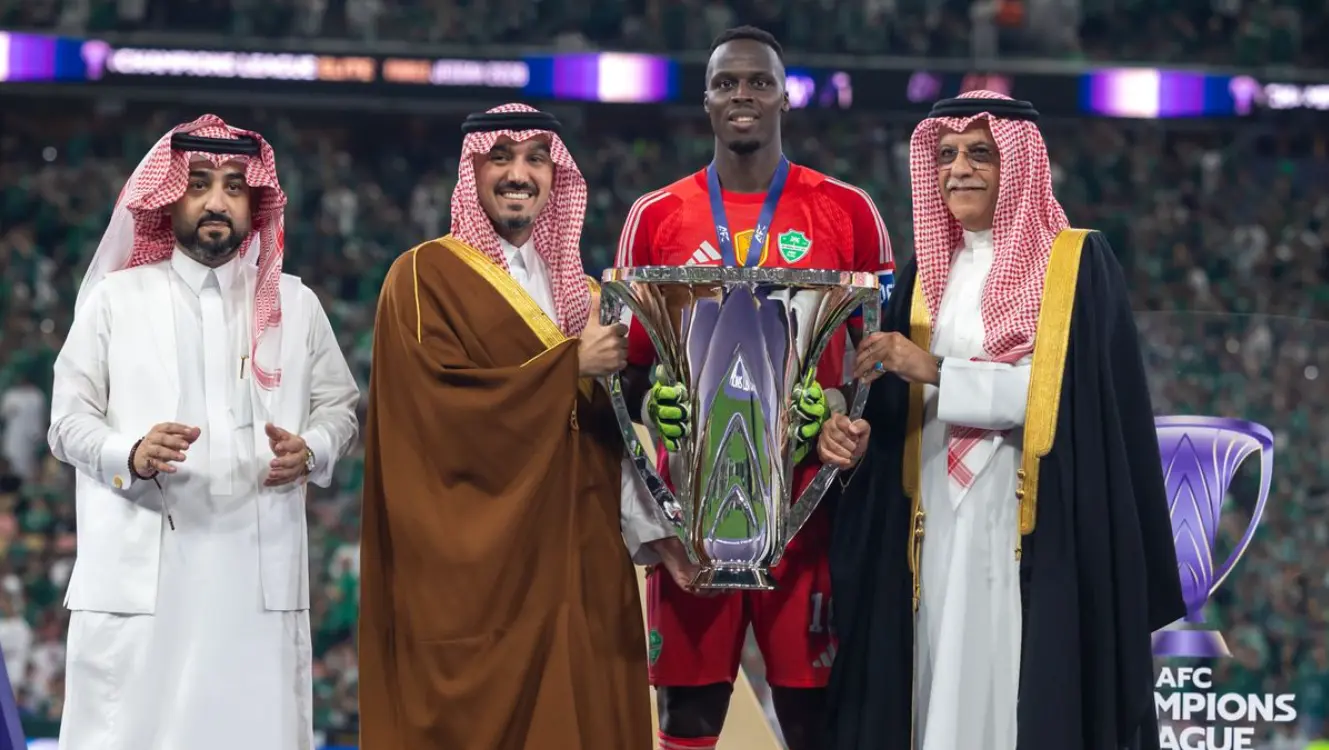 تتويج الأهلي السعودي بلقب آسيا: الأهلي السعودي يتوج بطلًا لآسيا، ومستقبل صلاح يثير ترقبًا سعوديًا وعالميًا