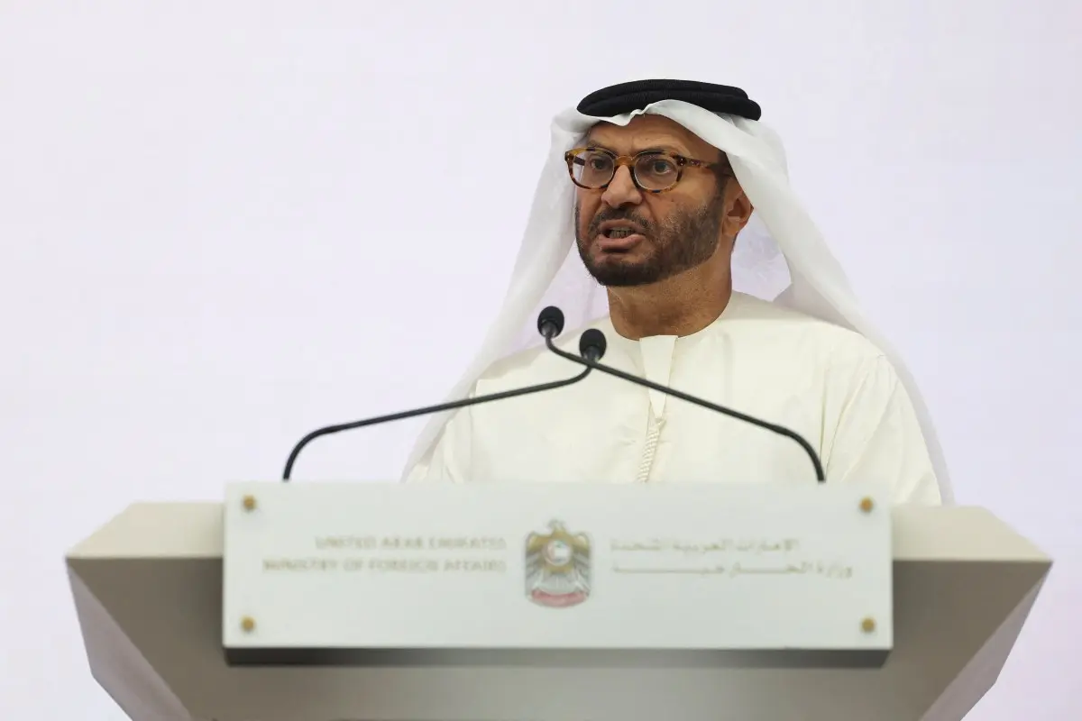 الإمارات تدرس الانضمام لجهود دولية لتأمين مضيق هرمز
