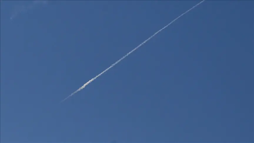الإمارات تحبط هجوماً كبيراً: 11 صاروخاً و27 مسيرة قادمة من إيران