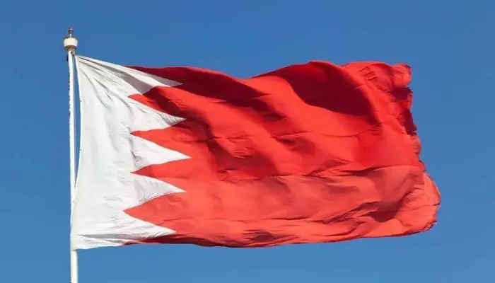 البحرين تتصدى: الدفاعات الجوية تسقط مئات الصواريخ والطائرات المسيرة الإيرانية