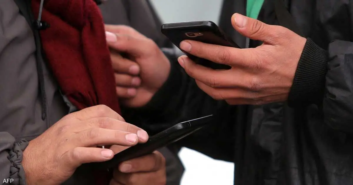 "البطاقات البيضاء" تعمّق عزلة إيران الرقمية وتثير جدلاً واسعاً
