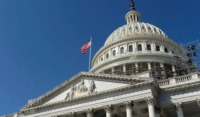 الديمقراطيون يُصعّدون الضغط على ترامب لكشف استراتيجيته في إيران