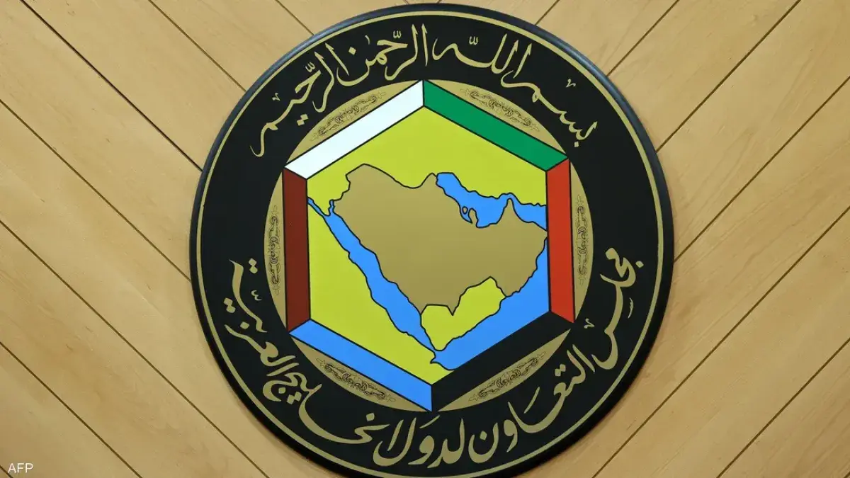الخليج يرحب بإدانة دولية لرسوم إيران على سفن هرمز الحيوي