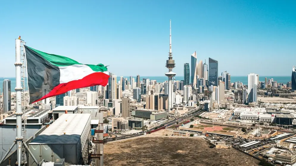الكويت تتصدى لهجوم صاروخي ومسيّر.. وتؤكد جاهزية دفاعاتها