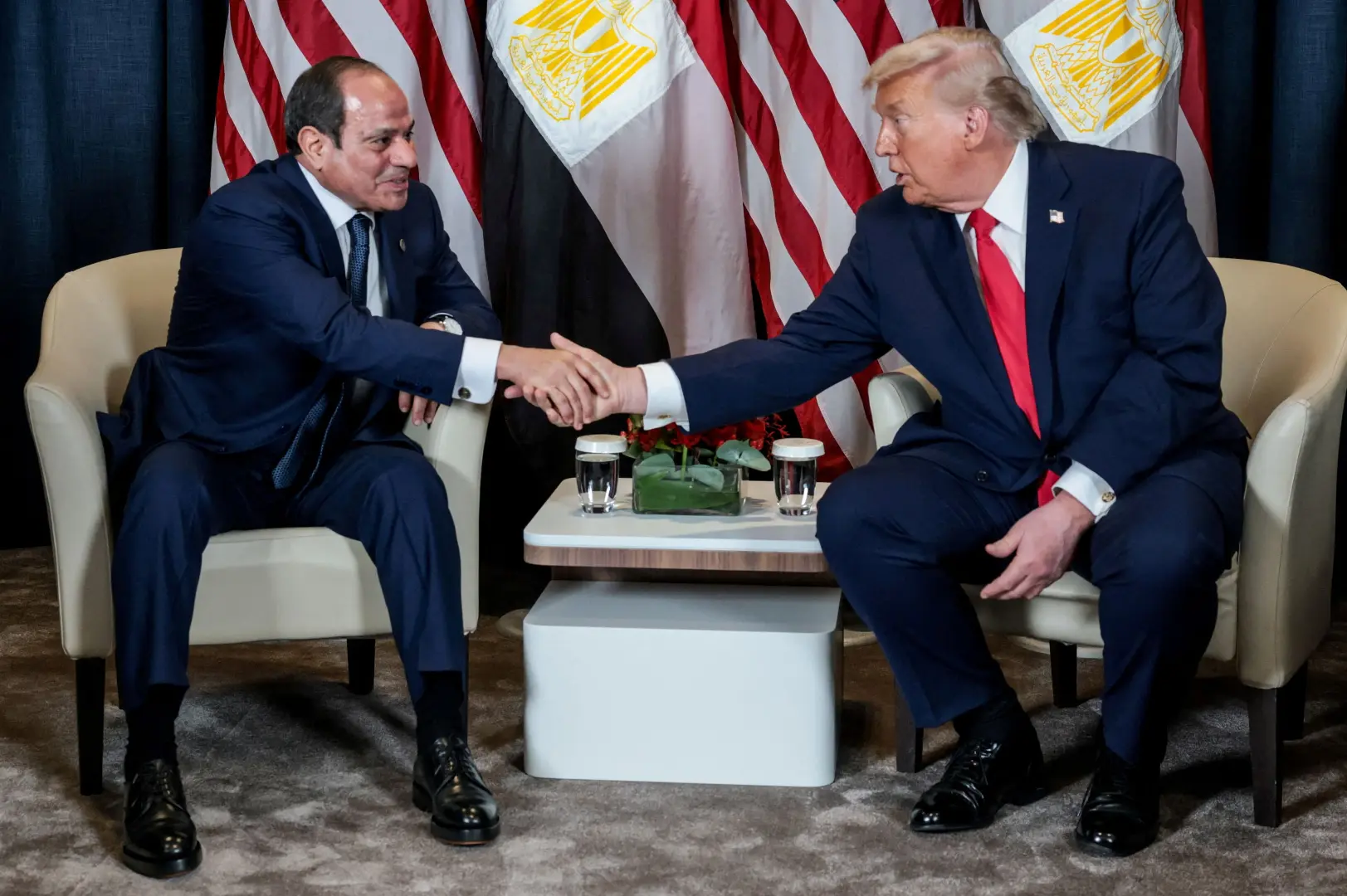 السيسي لترامب: أوقفوا "حرب المنطقة" قبل كارثة نفط الـ200 دولار