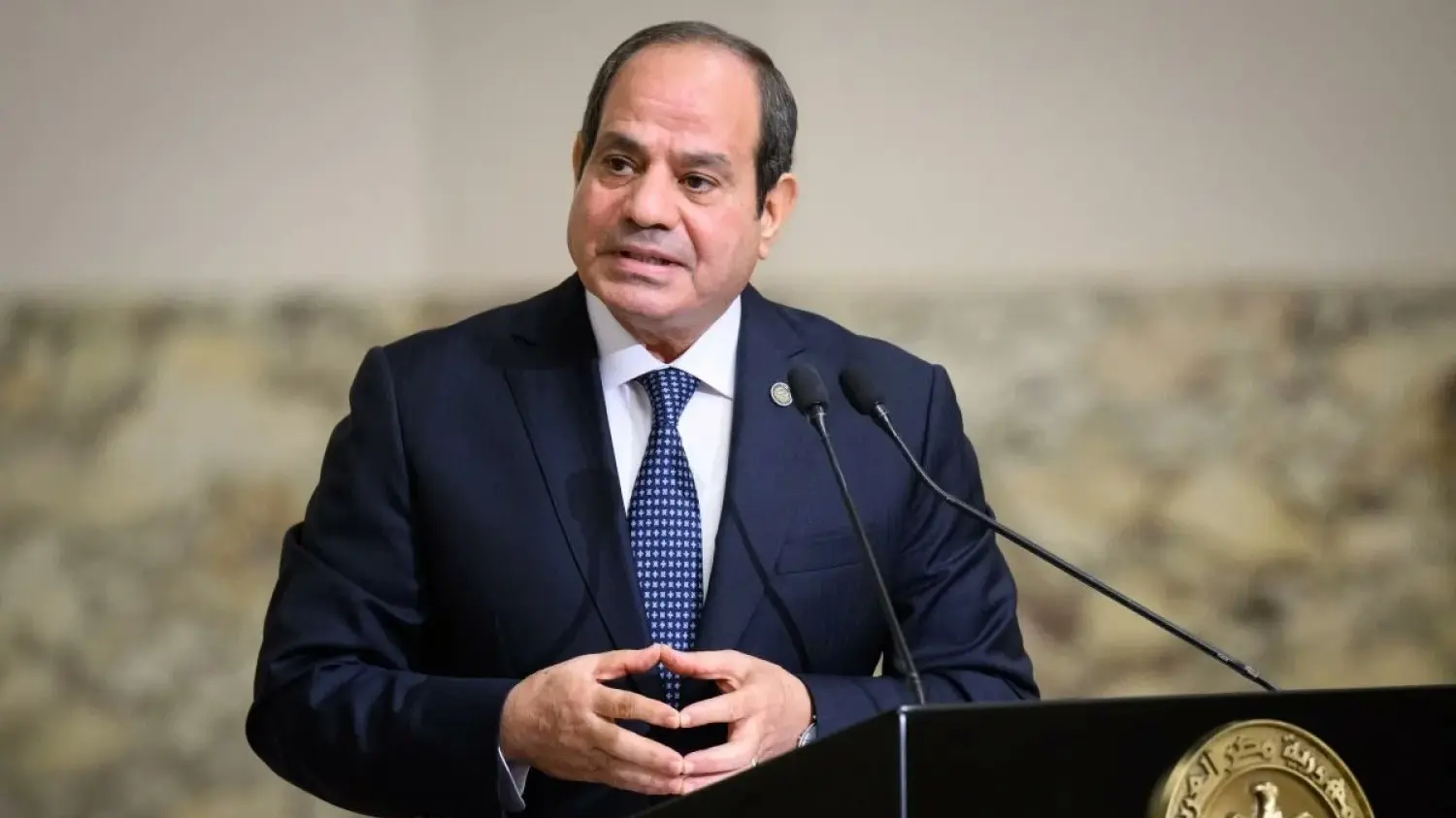 السيسي يدعو لوقف الحرب ويدين "العدوان" في تصعيد لافت بالقاهرة