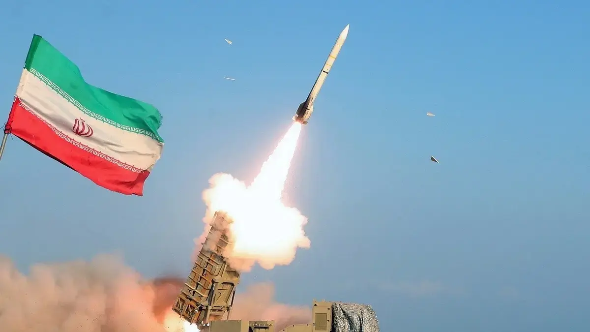 إسرائيل تضرب قلب طهران: استهداف مواقع صواريخ بحرية إيرانية
