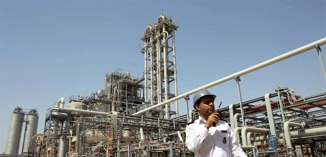 إيران تحت الضغط: استهداف البتروكيماويات يثير قلقاً اقتصادياً وسياسياً