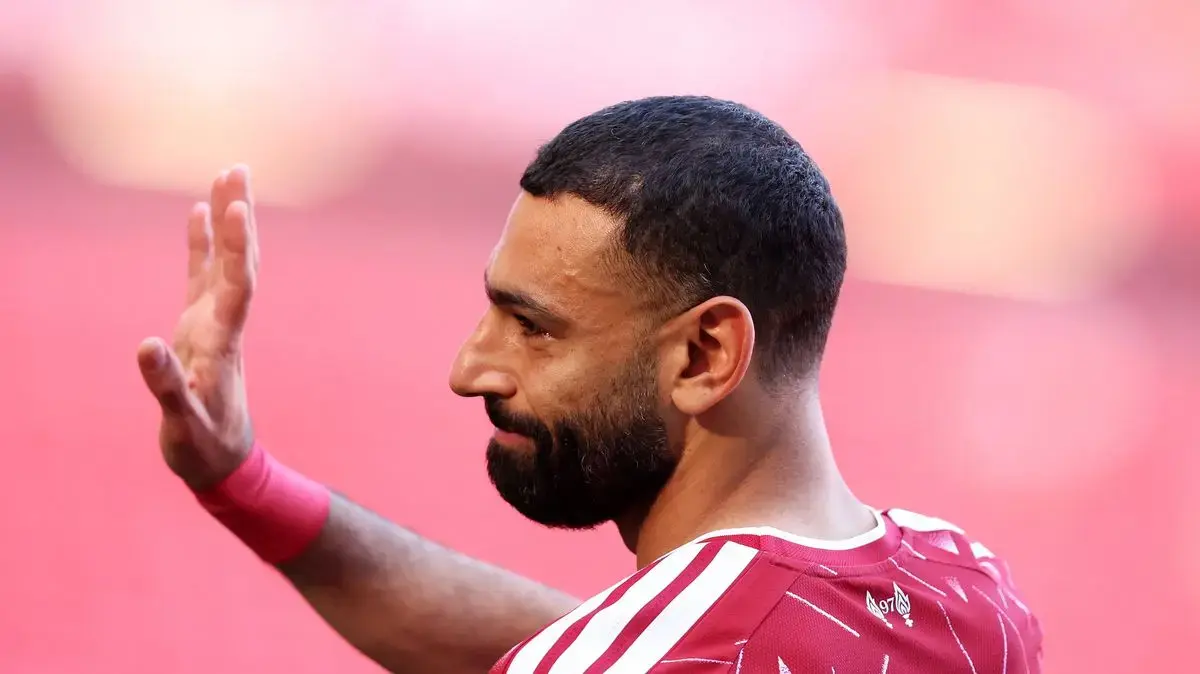<strong>سوق الانتقالات الصيفية يشتعل: صراع سعودي شرس على محمد صلاح وتحركات حثيثة للأندية المصرية والعربية لتعزيز