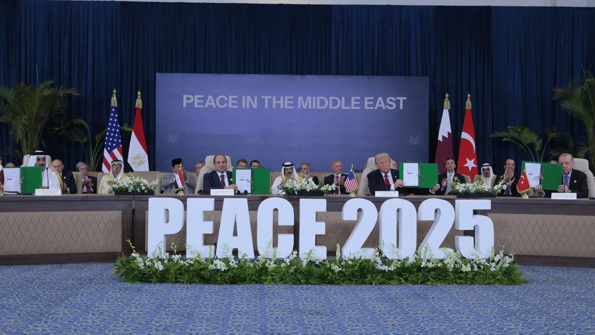 تداعيات إغلاق مضيق هرمز: مضيق هرمز يشتعل: الاقتصاد العالمي يترنح وسط مساعٍ إقليمية ودولية للتهدئة