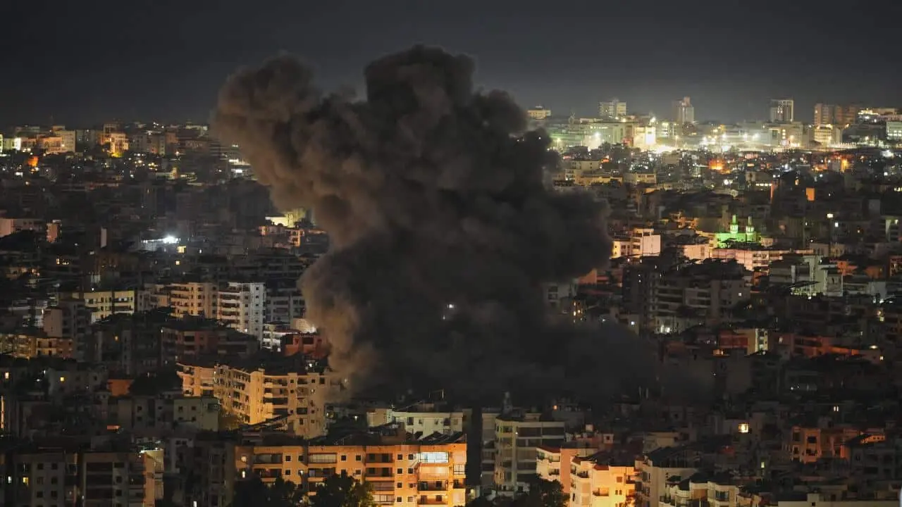 بيروت تحت القصف الإسرائيلي مجدداً والنفط يقفز فوق حاجز المئة دولار