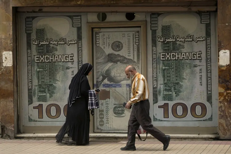 الدولار يلامس الـ 50 جنيهاً: قراءة في أسعار العملات اليوم الأحد 8 مارس 2026