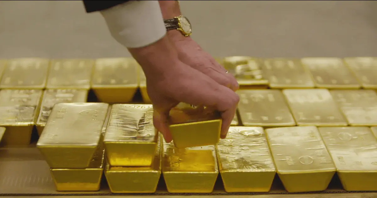 أسعار الذهب: الذهب في مصر: استقرار حذر وسط أمواج التقلبات العالمية