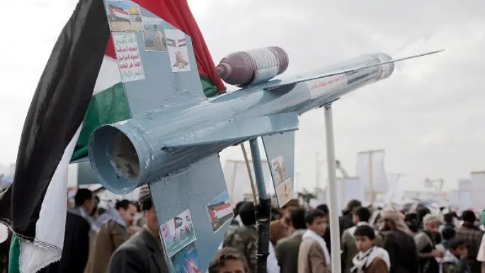 جبهة جديدة: صاروخ يمني يستهدف إسرائيل وتصعيد إقليمي يتفاقم