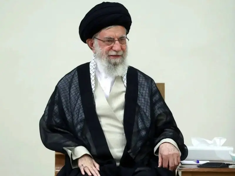 غموض يكتنف خلافة خامنئي: تقرير يكشف عن مفاجأة قبل مقتله