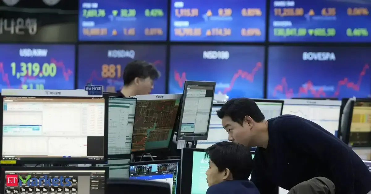 هدنة أميركية-إيرانية تعيد فتح هرمز.. والأسواق العالمية تتنفس الصعداء