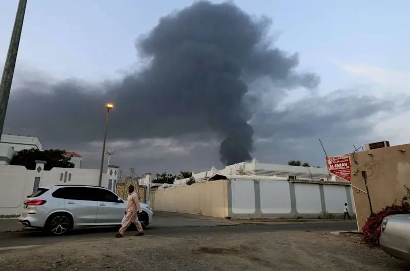 هجوم بطائرات مسيرة يستهدف البحرين: إصابات وأضرار مادية