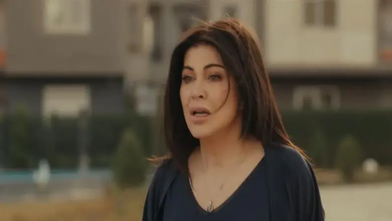 مسلسل اللون الأزرق رمضان 2026: مسلسل "اللون الأزرق" الحلقة الأخيرة: هل تجاوز أدهم وآمنة المحنة؟