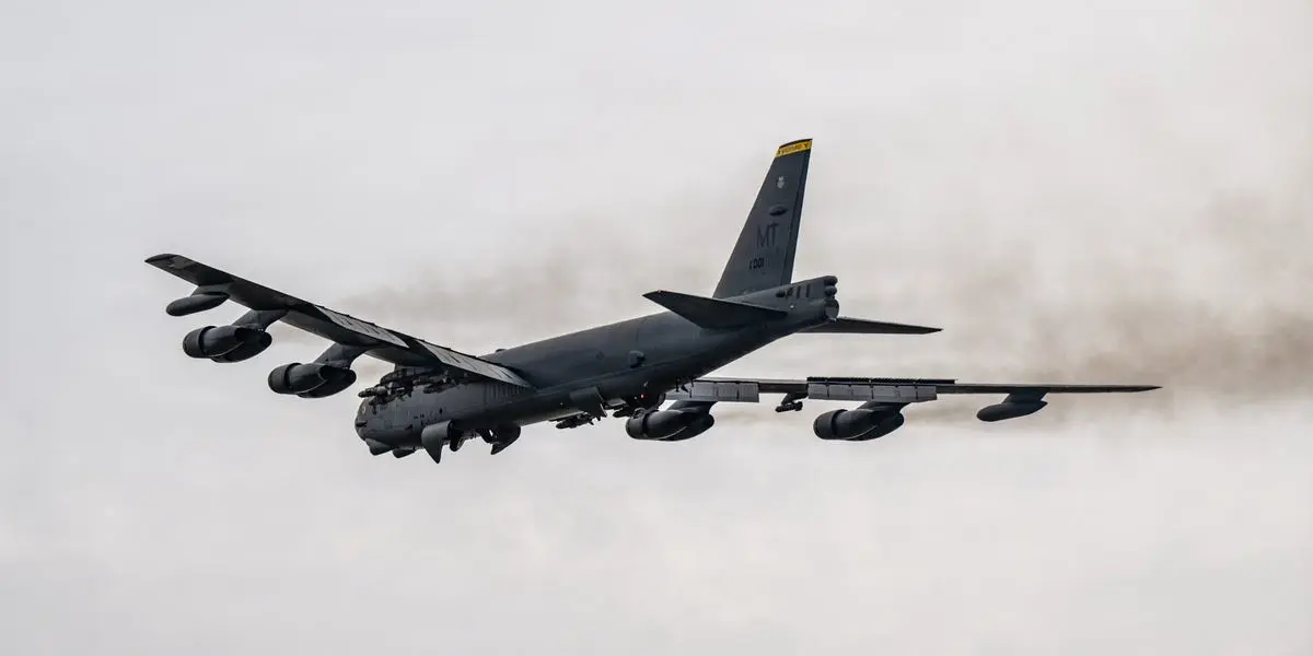 قاذفات B-52 الأمريكية تحلق في الأجواء الإيرانية: رسالة واضحة وتحول استراتيجي