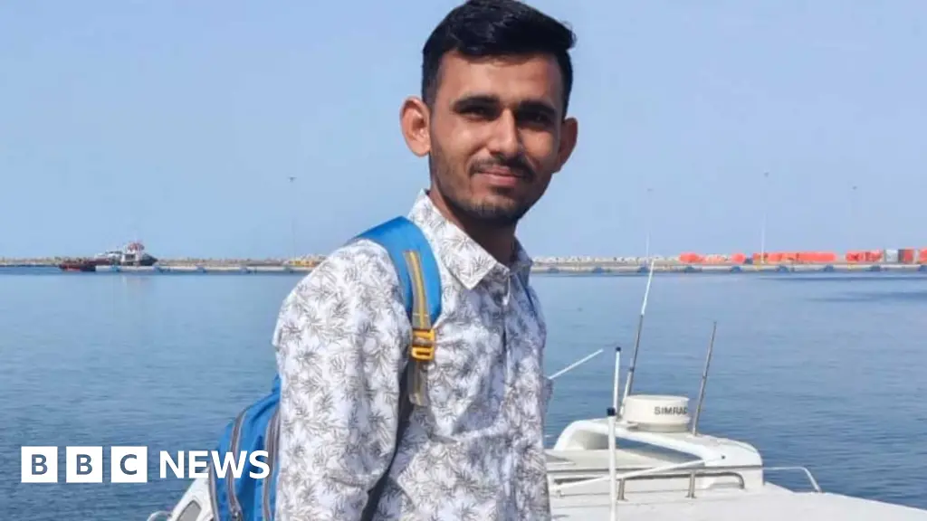 قصة نجاة مذهلة من ضربة صاروخية بمضيق هرمز.. وصديق مفقود