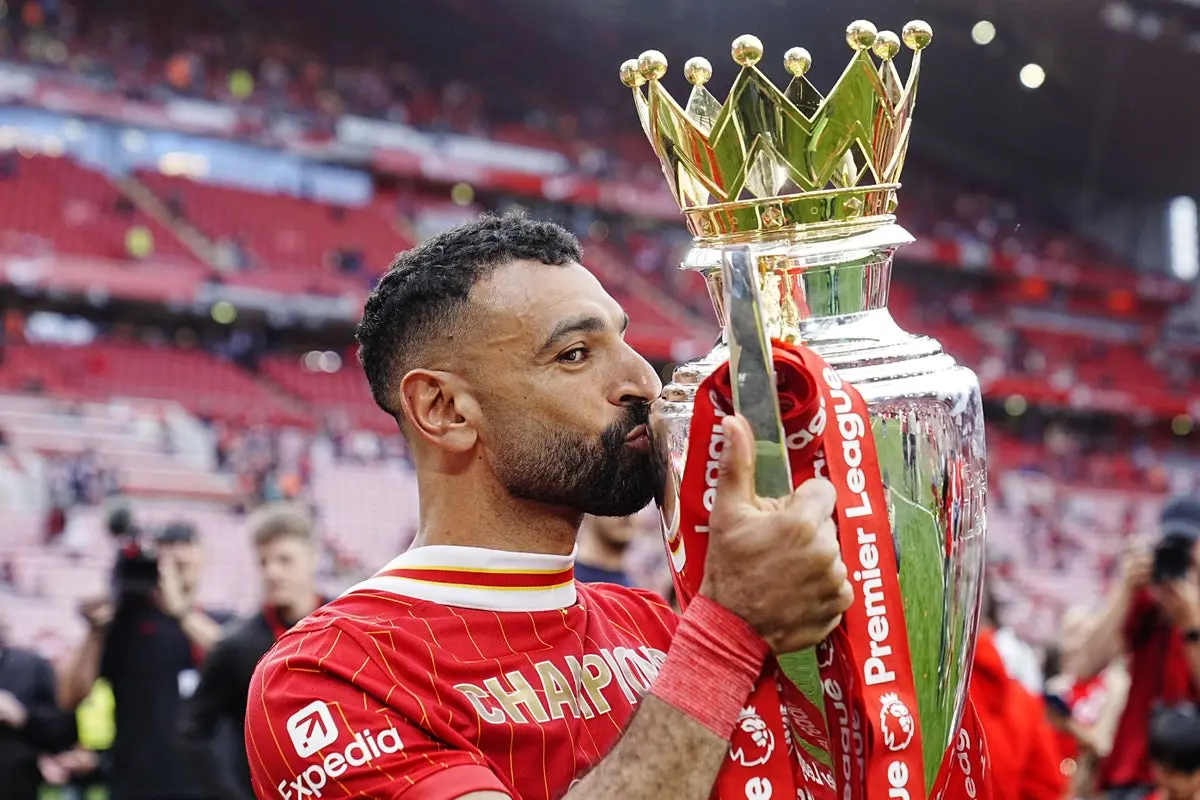 محمد صلاح يودع أنفيلد رسميًا... الدوري السعودي يترقب "الفرعون" وصفقة تاريخية مرتقبة، بينما الفراعنة الصغار يحسمون