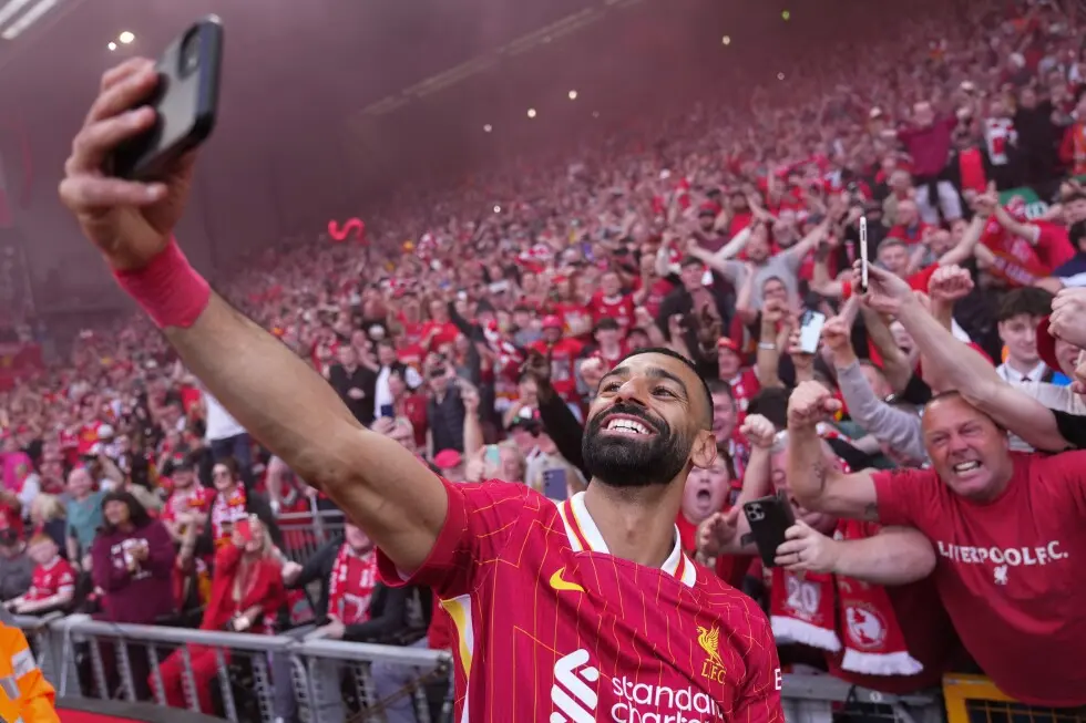 زلزال كروي يهز الأنفيلد: محمد صلاح يودع ليفربول ويفجر صراعاً عالمياً على الفرعون المصري في ميركاتو 2026
