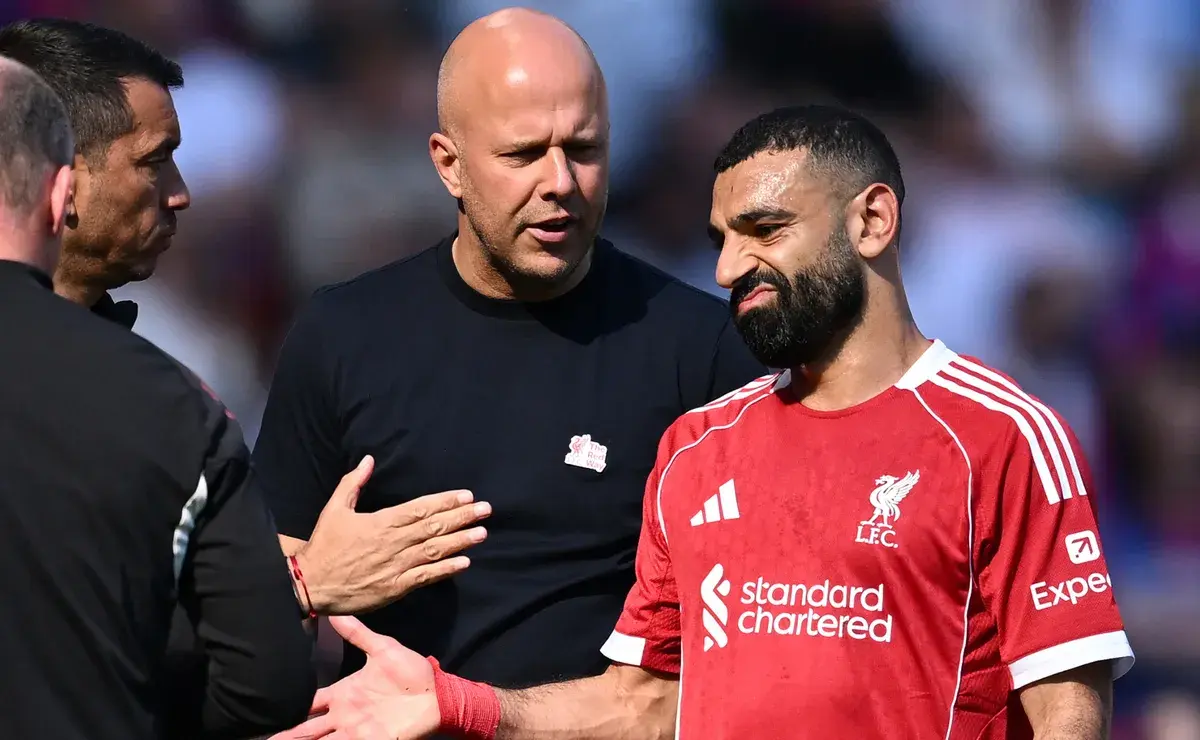 محمد صلاح يغادر ليفربول وقيمته تتراجع... جدل حول مستقبله الكروي ومصير الأندية المصرية