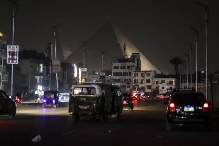 مصر تطفئ أنوارها التاسعة: ترشيد أم مواجهة لأزمة الطاقة العالمية؟