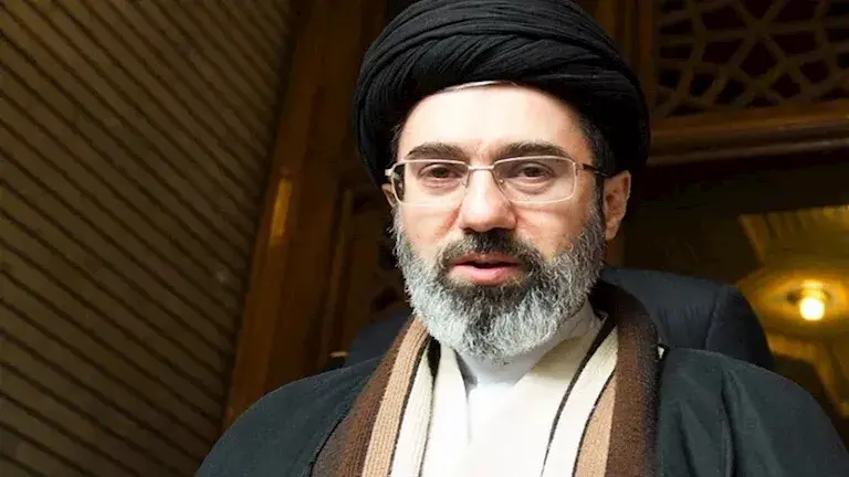 واشنطن تعرض مكافأة ضخمة مقابل معلومات عن نجل خامنئي ومسؤولين إيرانيين
