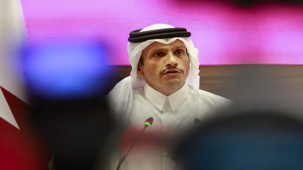 رئيس وزراء قطر يحذر من تداعيات "الاعتداء الإيراني" على إمدادات الطاقة